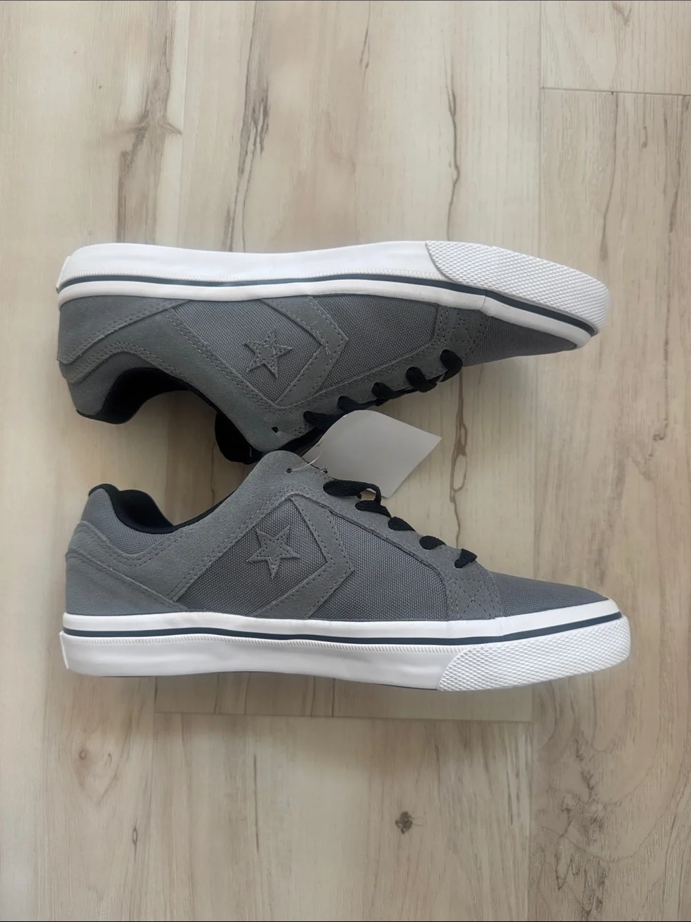 Converse Men's Gray and Black Low-Top Sneakers
